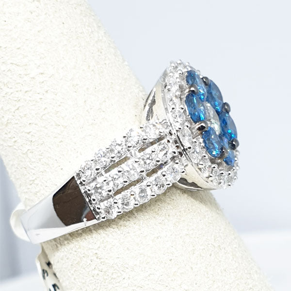 14kt White Gold Caribbean Blue & White Diamond Ring , Round Cluster with White Center